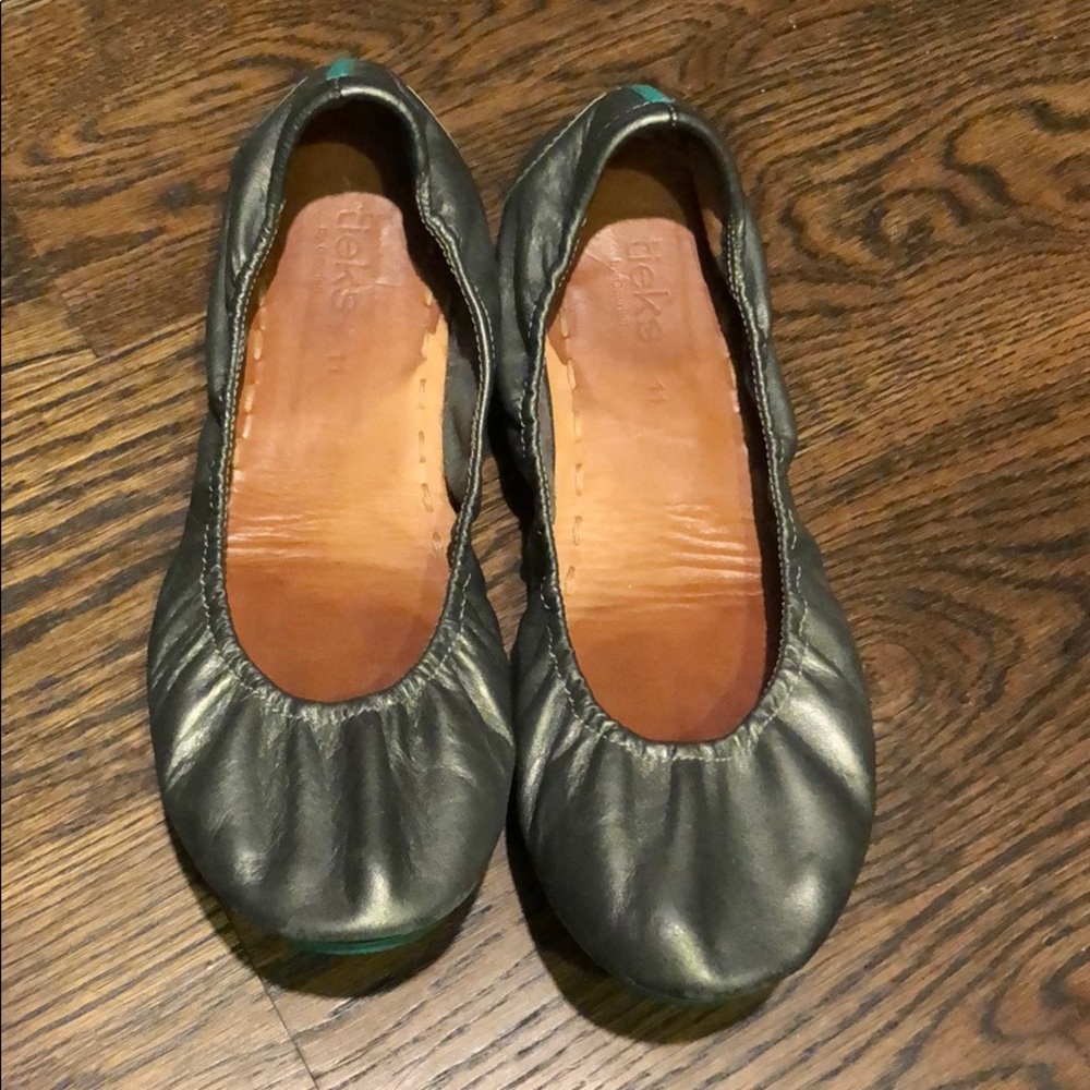 Pewter Tieks, size 11, good condition